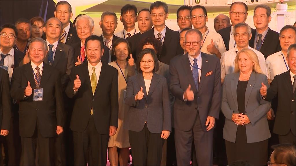漢翔交機龐巴迪客機第一千架 總統:台航太重要里程碑