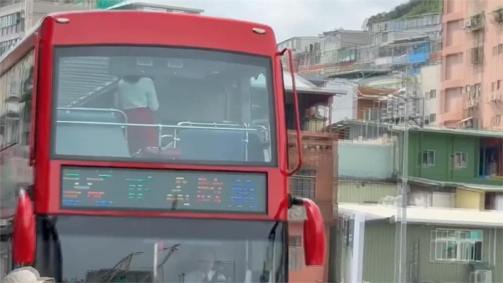 雙層巴士預算遭刪　謝國樑斥「市政珍珠港」、市民轟浪費錢