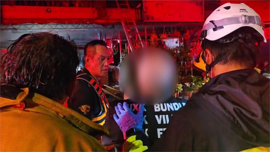 溫泉路爆炸聲不斷! 透天厝建材行暗夜大火 屋主.母親逃出.妻兒老父命喪火場