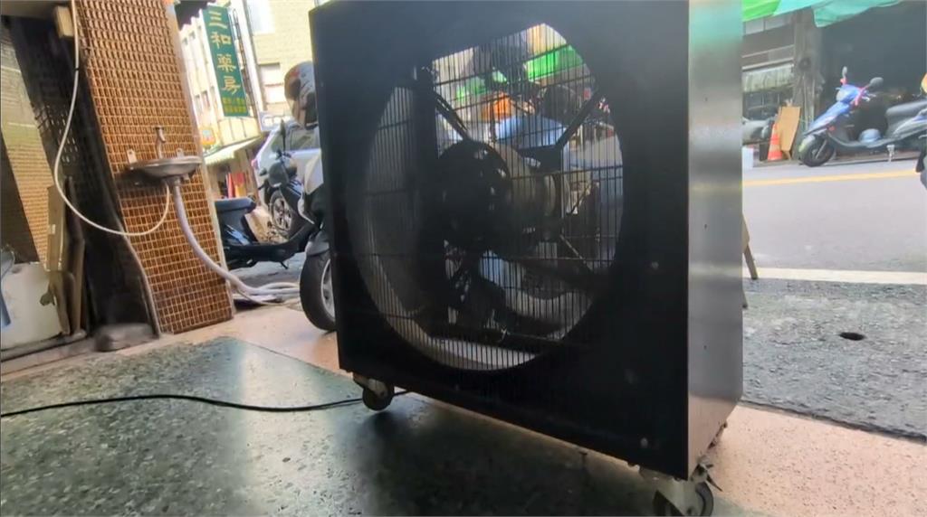 高雄體感溫度飆37度! 民眾湧冰店"吃十人份水果冰"消暑