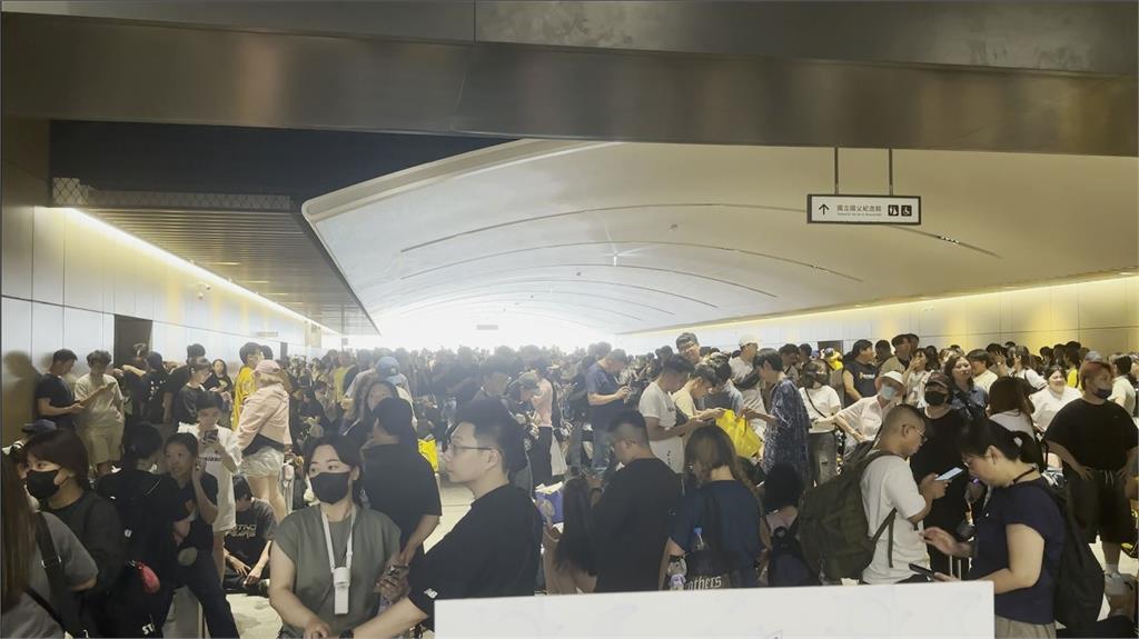中信兄弟推SJ銀赫東海聯名球衣 粉絲搶購塞爆大巨蛋
