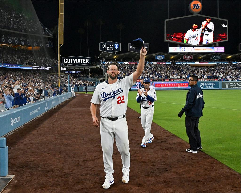 MLB(影)/柯蕭生涯例行賽最終戰4.1局退場!接受滿場球迷歡呼無緣勝投畫下句點