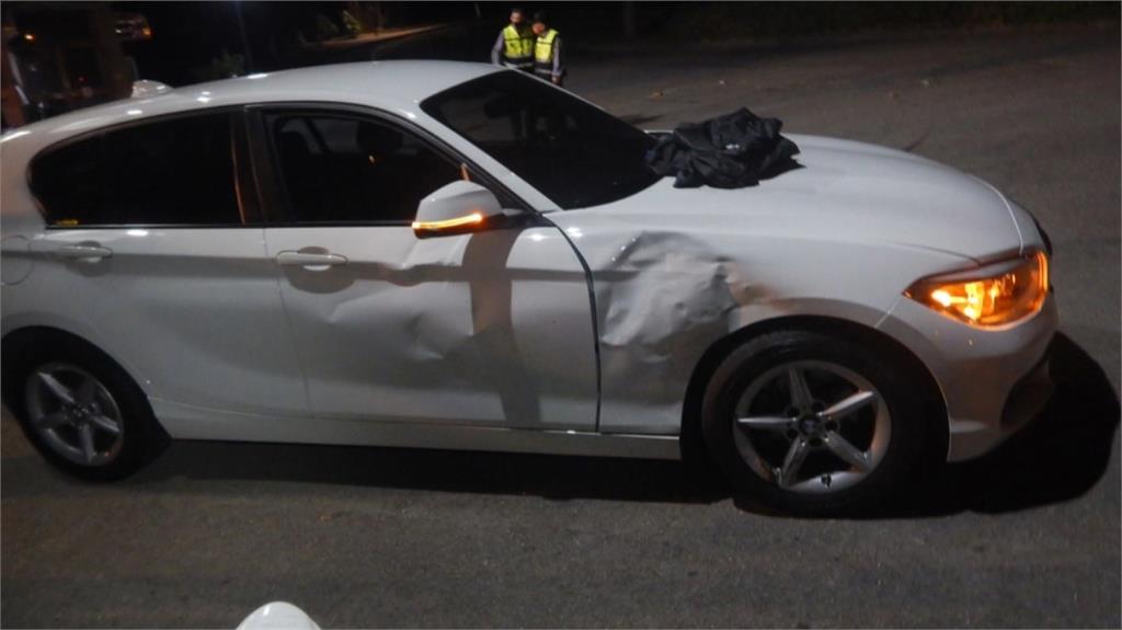 鬼切釀禍!女駕駛違規快車道右轉 撞直行騎士釀機車起火