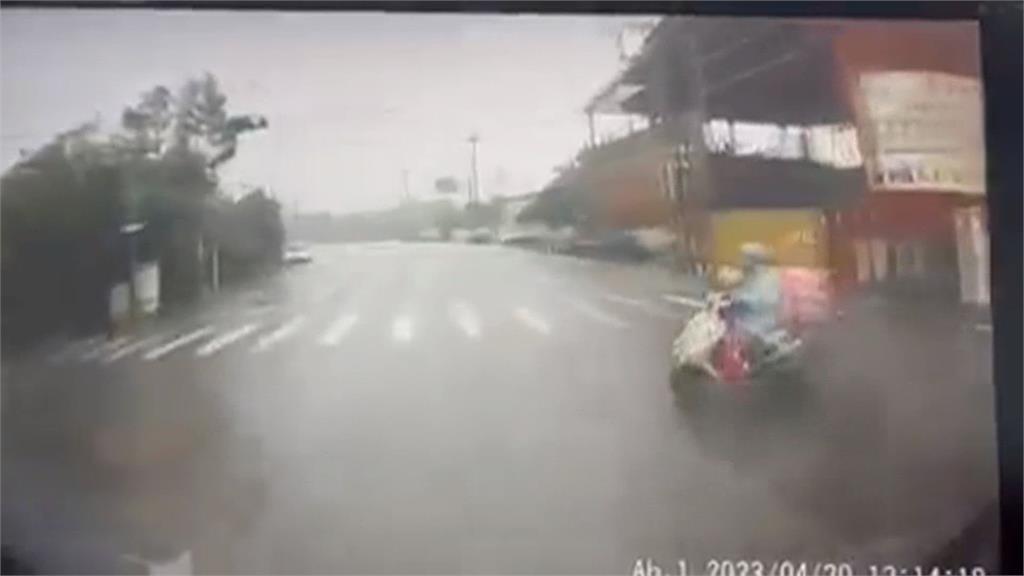 女外送員暴雨中遭貨車猛撞噴飛 未注意交通號誌?滑行數米不治