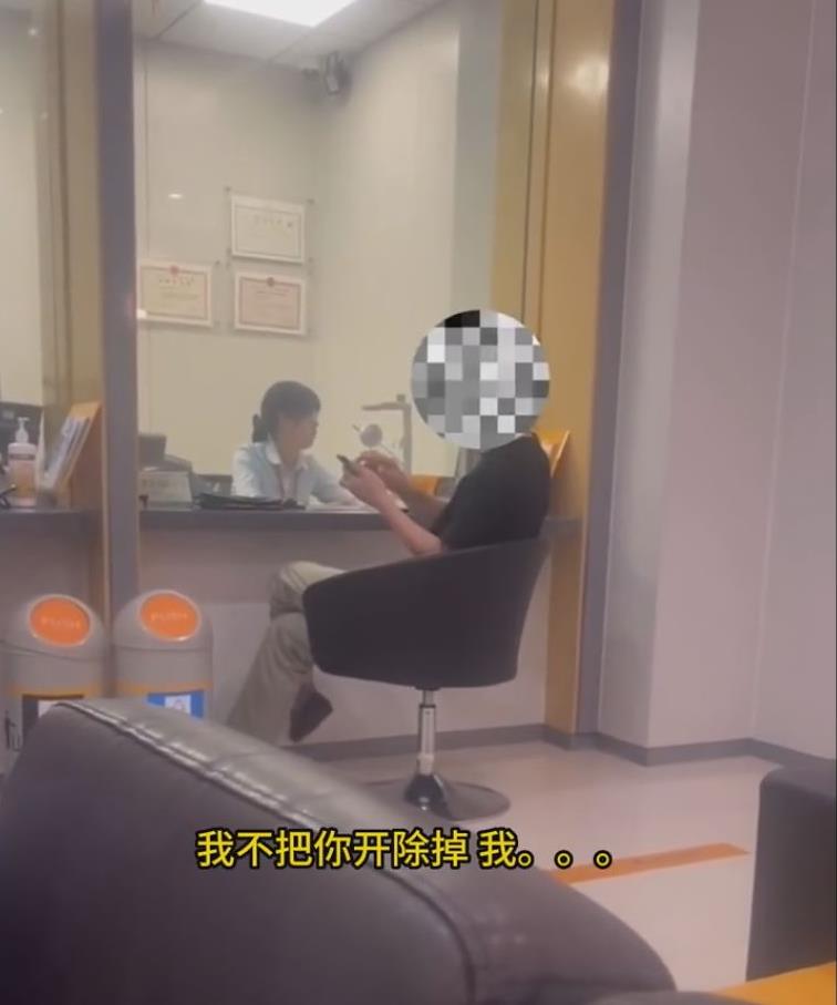 領10萬現金被問用途 中國男不爽嗆「1次領1元」逼哭行員