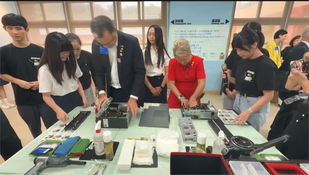 高雄扶輪社再生電腦捐偏鄉、送非洲 國際扶輪基金會親訪肯定善舉