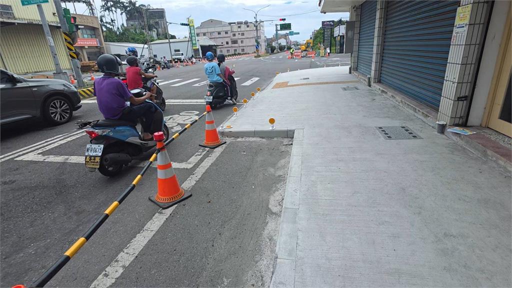 宜蘭道路亂象！住家門口冒出車格　轉角庇護島擠壓車道成「大路障」