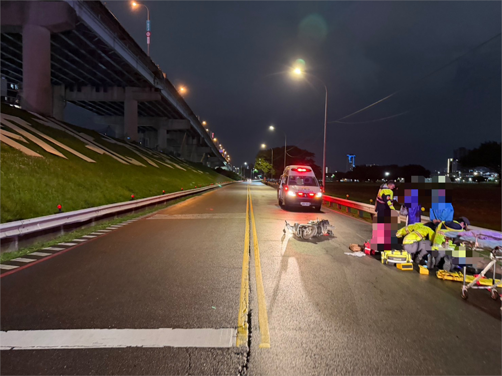 快新聞／三重女騎士聖誕夜自撞護欄！乘客臉部重創OHCA　急救後恢復心跳