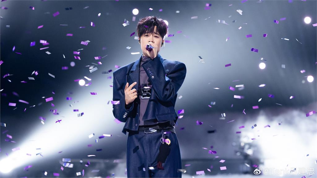 Tank首登中國跨年…以「心臟捐獻者視角」開唱!現場「這1幕」他秒哽咽