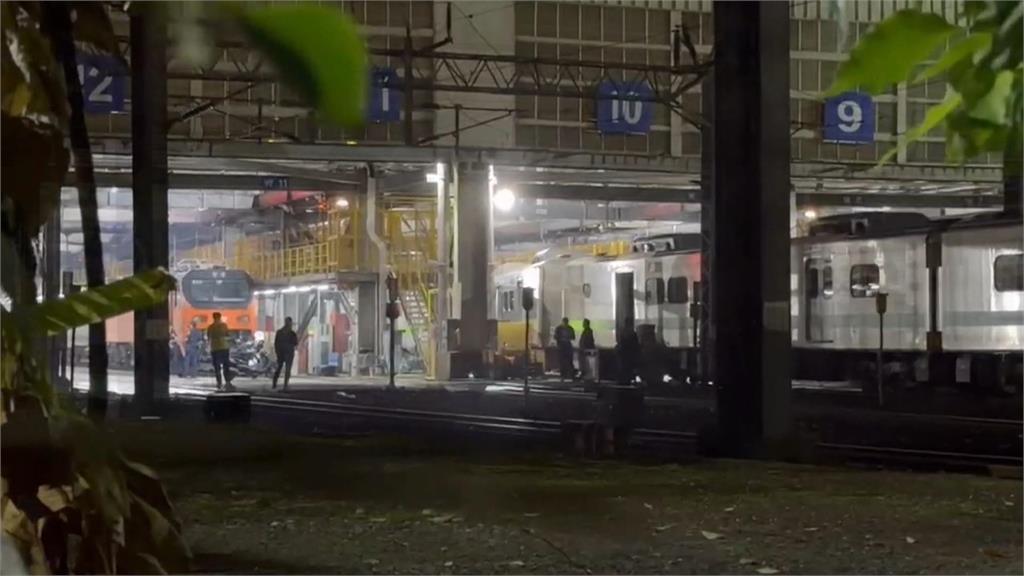 台鐵七堵調車場出意外！　「列車相撞出軌」　1員工傷