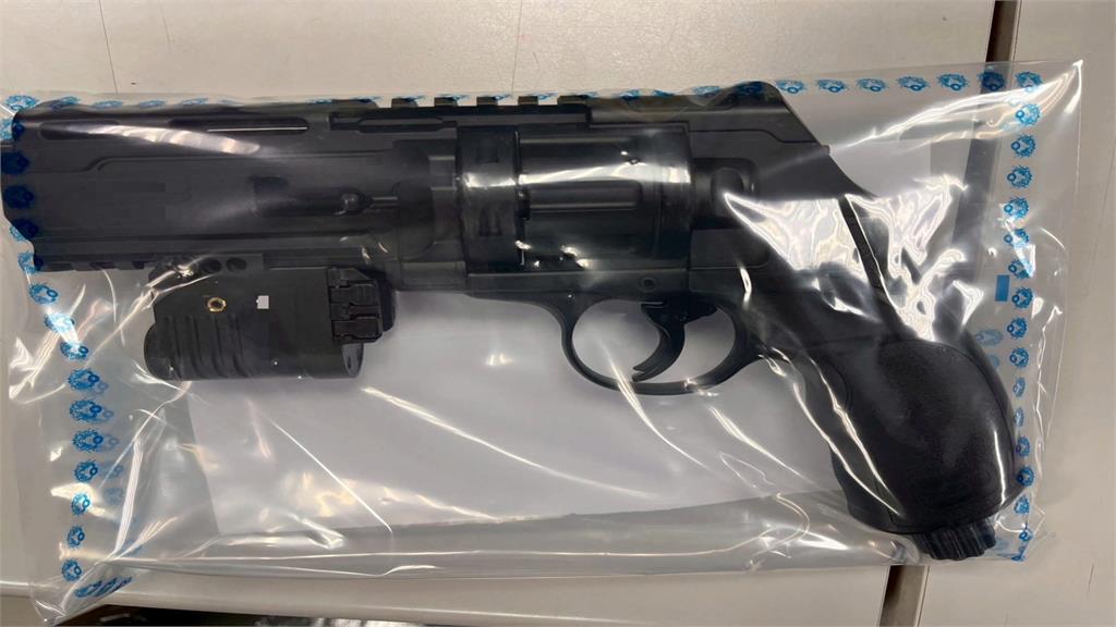 行車糾紛口角! 騎士亮鎮暴槍恐嚇 遭沒入.開罰8千元
