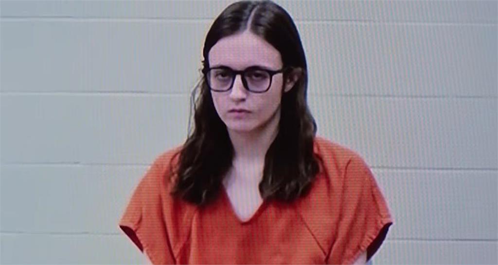 快新聞／高中女老師完了！竟邀兩男學生「入屋激戰1打2」　最重刑期曝光