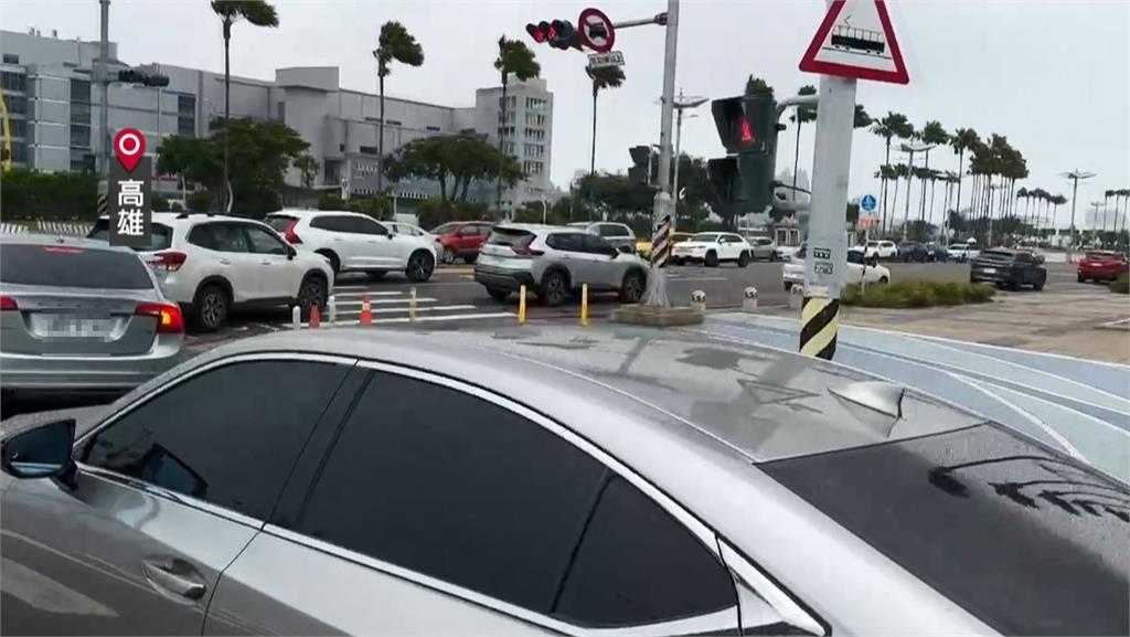 颱風假逛百貨？高雄百貨午後營業　門口人潮大排長龍.周邊道路塞車