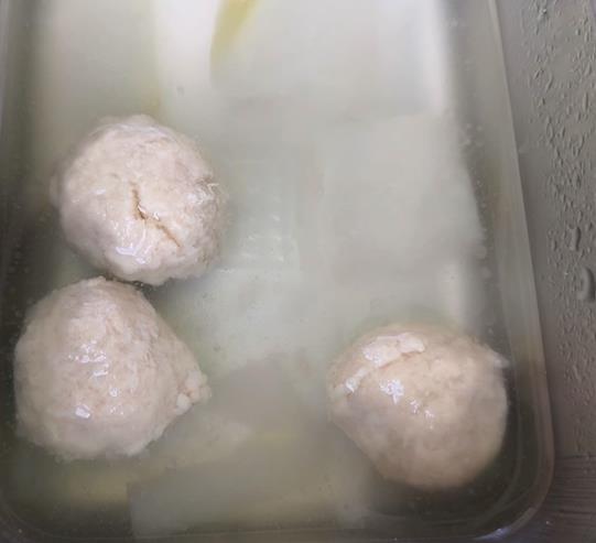 這也看運氣?營養午餐湯僅9顆丸子 "抽籤"決定誰吃