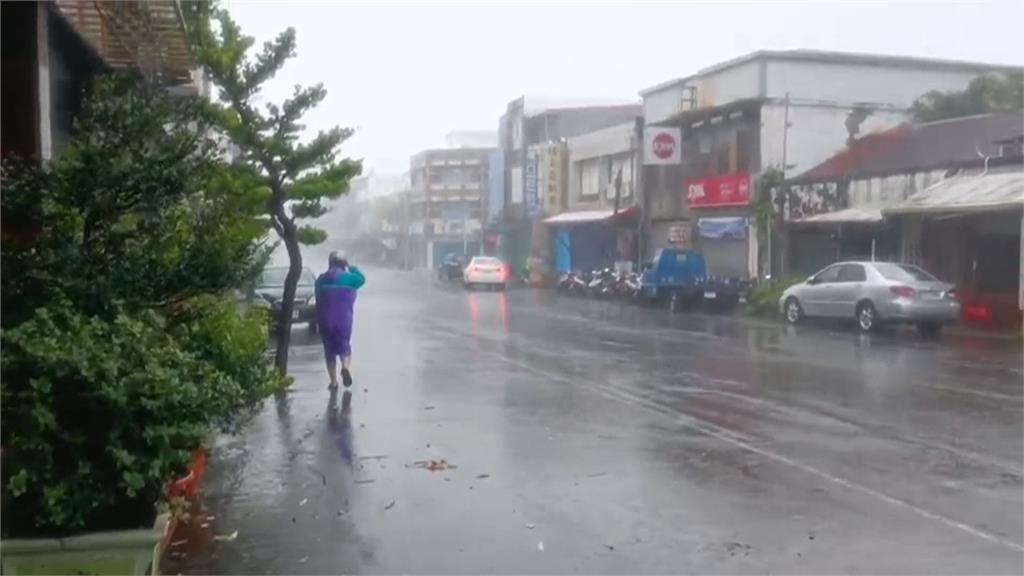 「海葵」暴風圈籠罩台灣　綠島一度停電