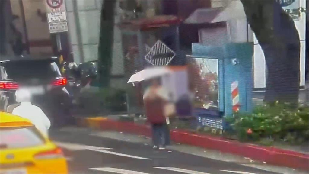 「亡夫骨灰項鍊」遺落小黃　北市女奔派出所痛哭求助