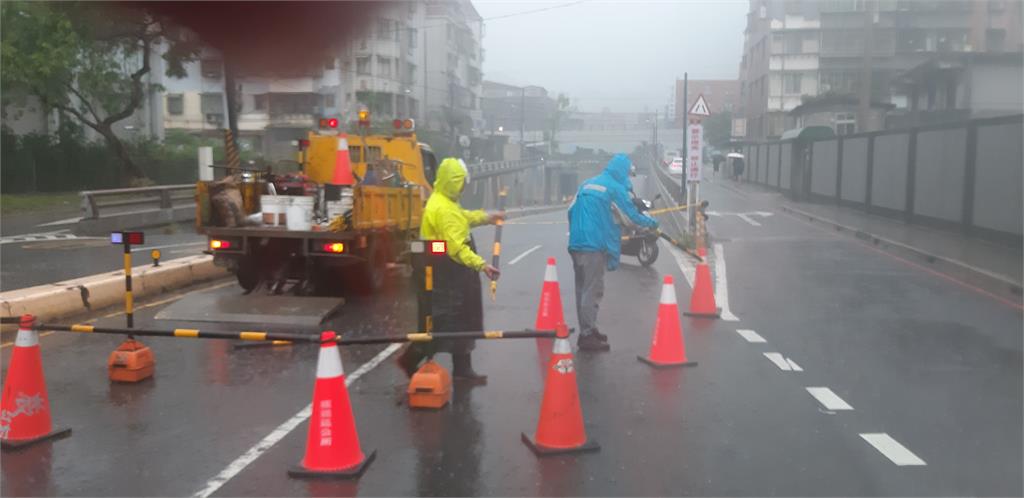 快新聞／大雷雨狂炸新北！　板橋大觀地下道淹水緊急封閉