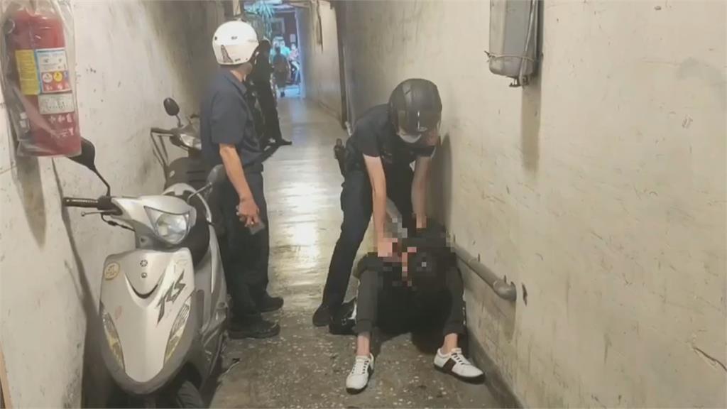 中和搶案!女超商繳款皮包放桌上遭劫 賊跑不到百米遭逮