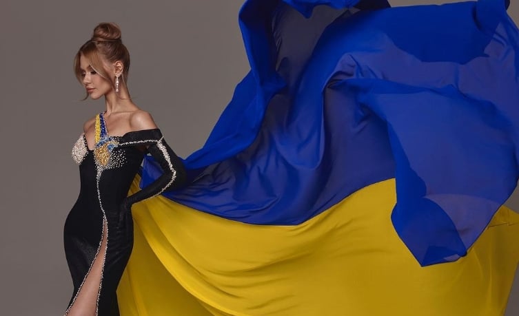 俄羅斯佳麗選美身穿「大紅禮服」登場　烏克蘭小姐怒批：那是鮮血的顏色