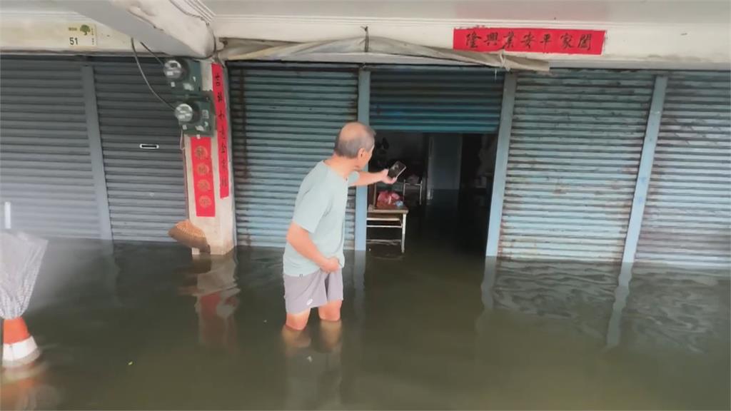 屏東豪雨不停　塭豐村、燄溫村最深水淹及膝！