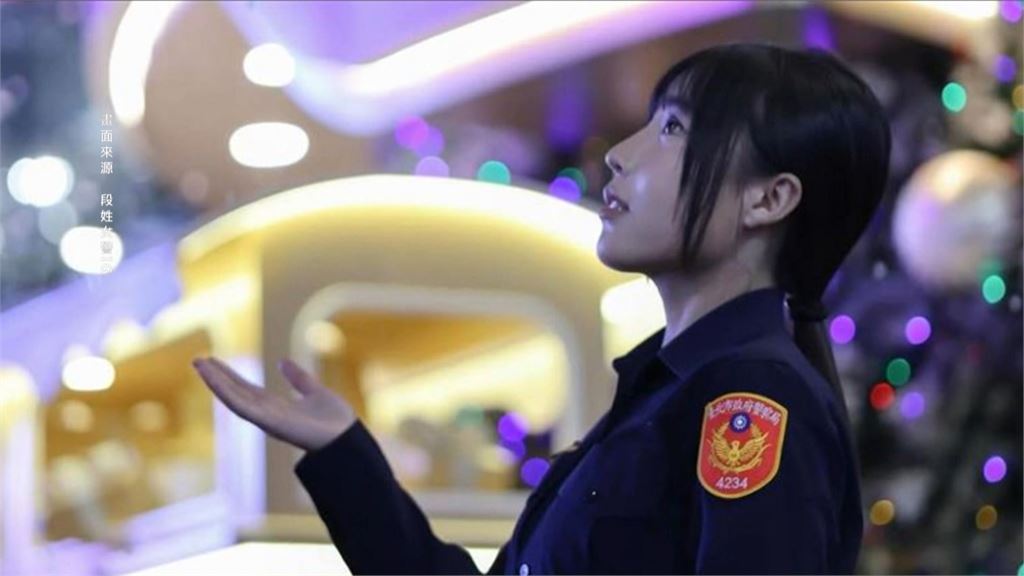甜美笑容+超電臥蠶！　女警國慶執勤「甜甜一笑爆紅」網友：太犯規
