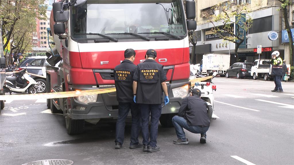 水泥預拌車違停起步　輾死腳踏車婦人遭質疑2次輾壓