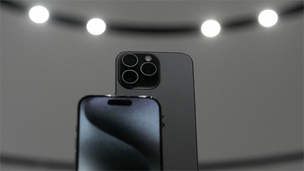 iPhone 15 Pro「搶買這1色」急後悔!網曝「使用1習慣」讓手機殼變超醜