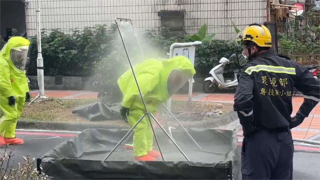 男陳屍住處！大門貼「氰化物警告」　警消耗近8小時確認無危機