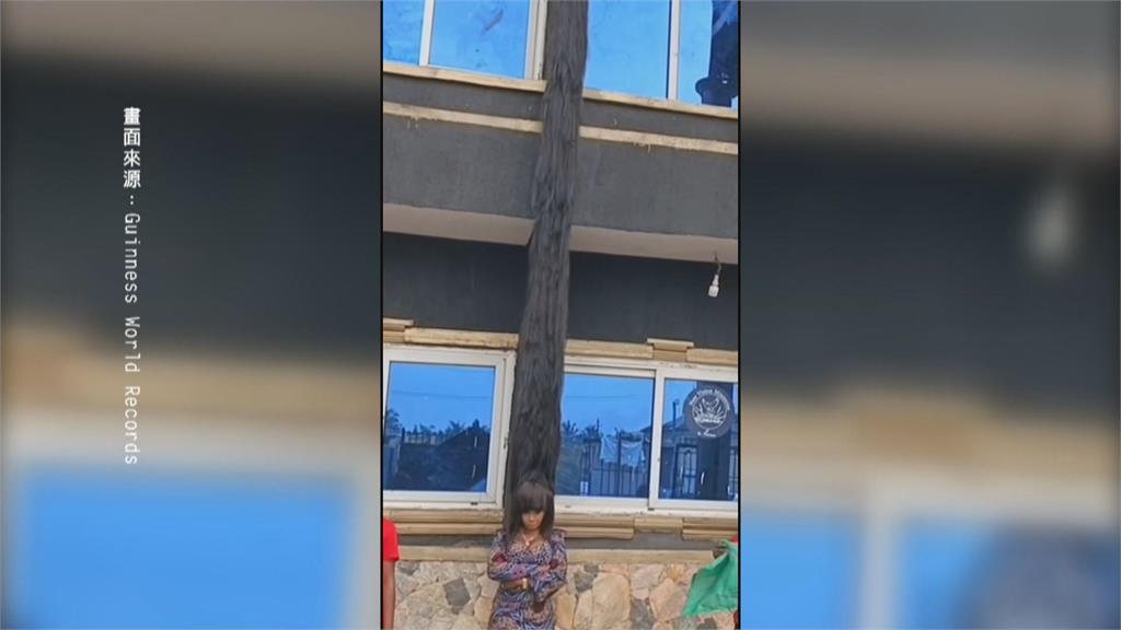 超高！奈及利亞女子打造三層樓高假髮　打破金氏世界紀錄
