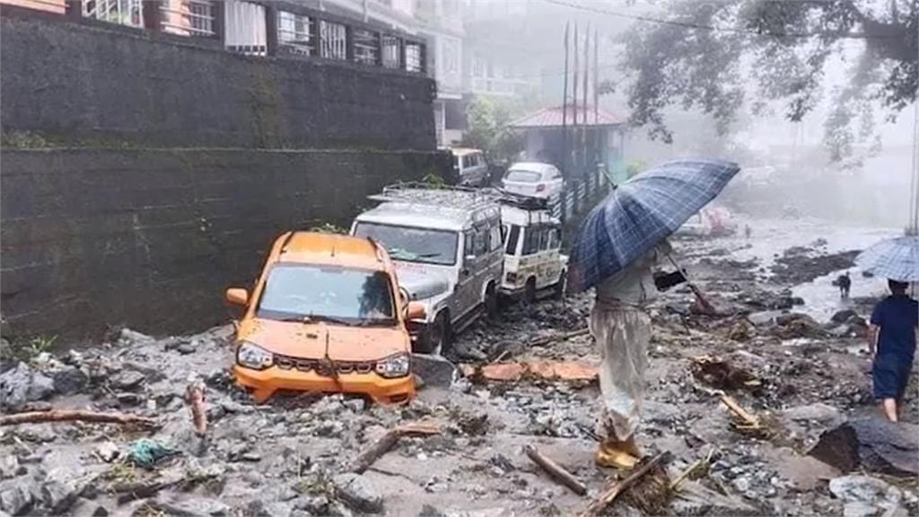 印度錫金邦連日暴雨多地土石流　高達2400遊客受困