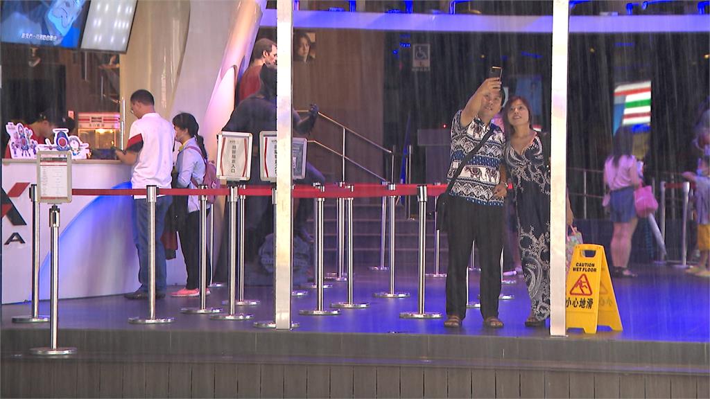 爽放颱風假？　KTV包廂一位難求　民眾喊：賺到一天