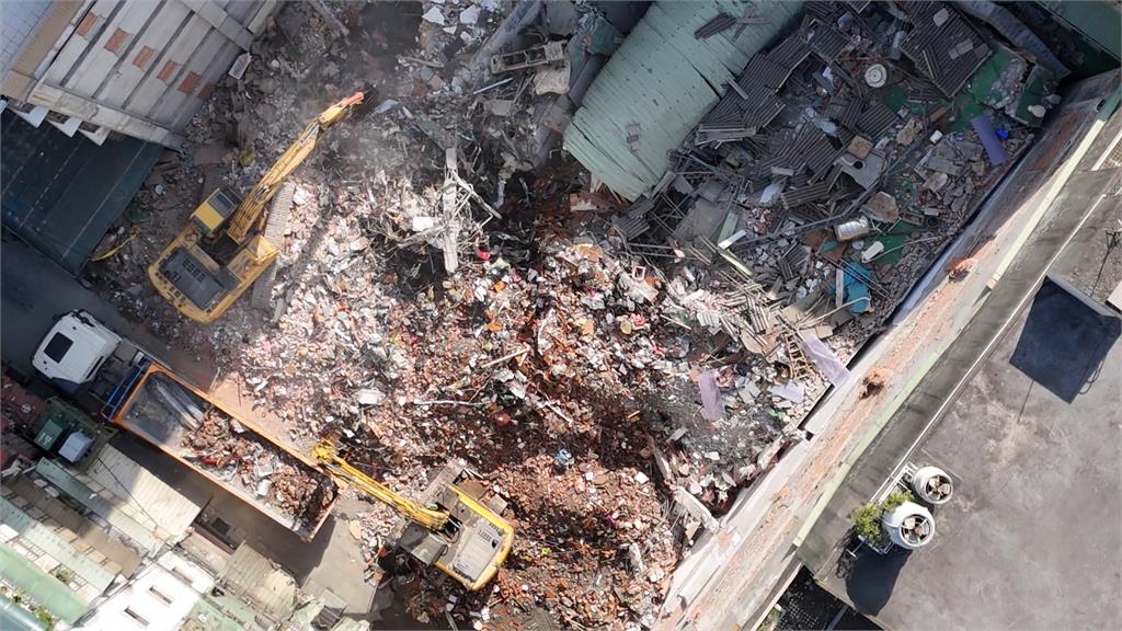 三重屋塌追原因!開挖地下室「疑出現砂湧」 地基瞬間被掏空