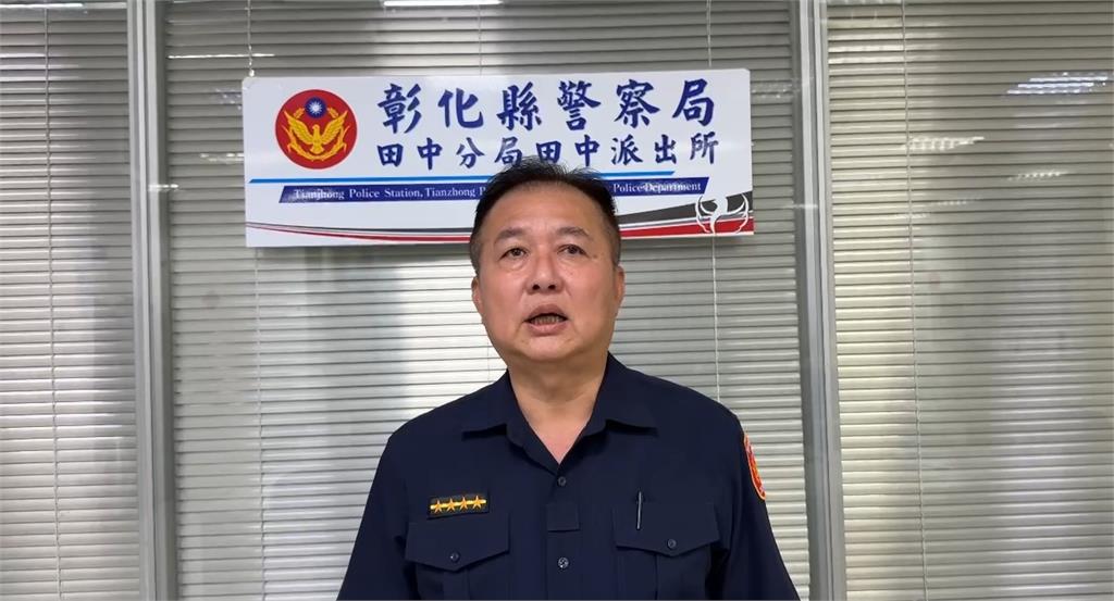 撞擊瞬間曝光！　八旬翁深夜駕車　毫無減速鏟飛麵攤
