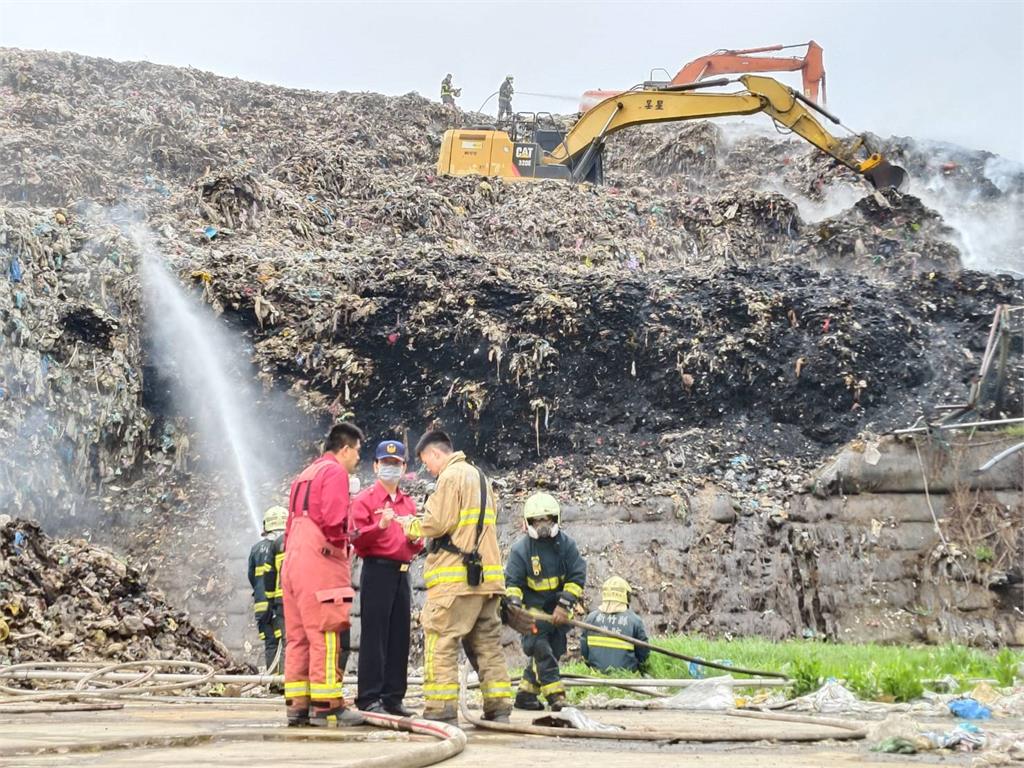 快新聞/新豐掩埋場祝融「處理殘火中」 竹縣環保局:持續監控空氣品質