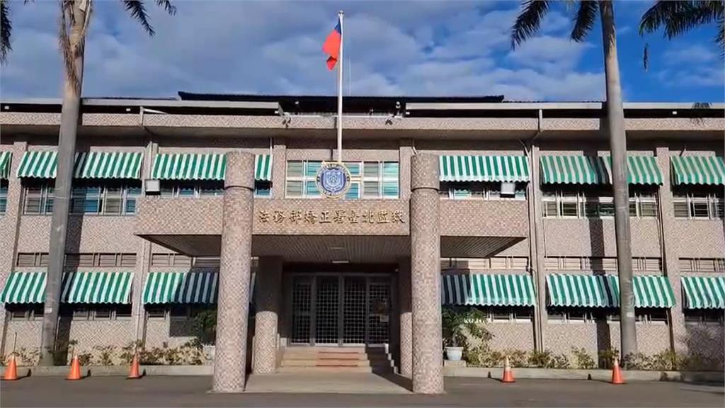 誇張!7受刑人竟持智慧型手機 台北監獄:搜獲8支「依監規處置」