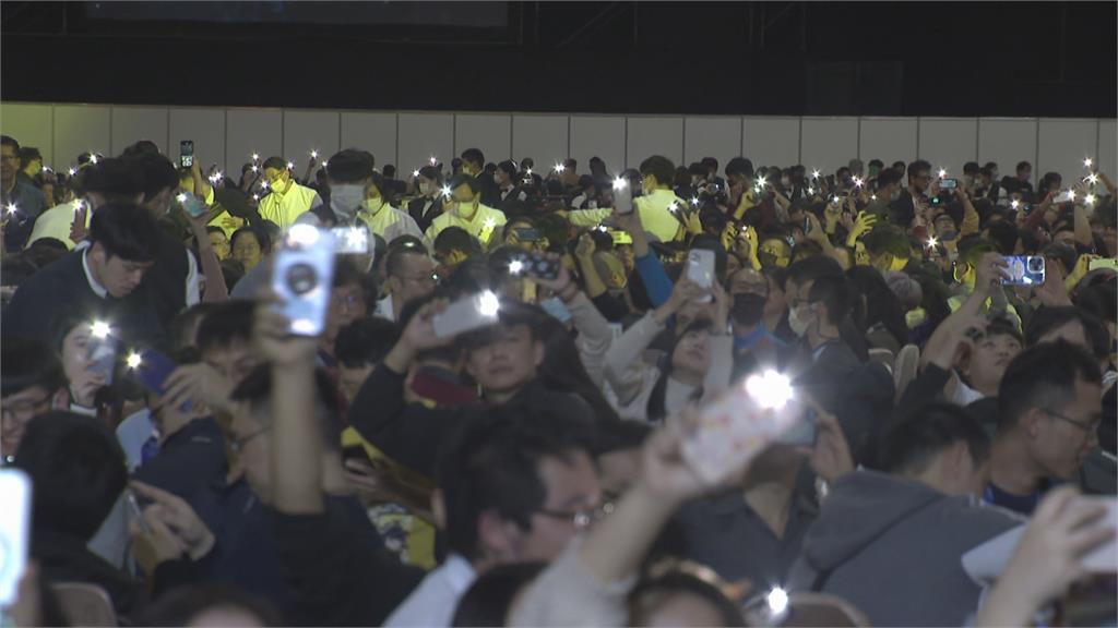 A-Lin登台開唱!廣達尾牙席開千桌 林百里霸氣加碼頭獎