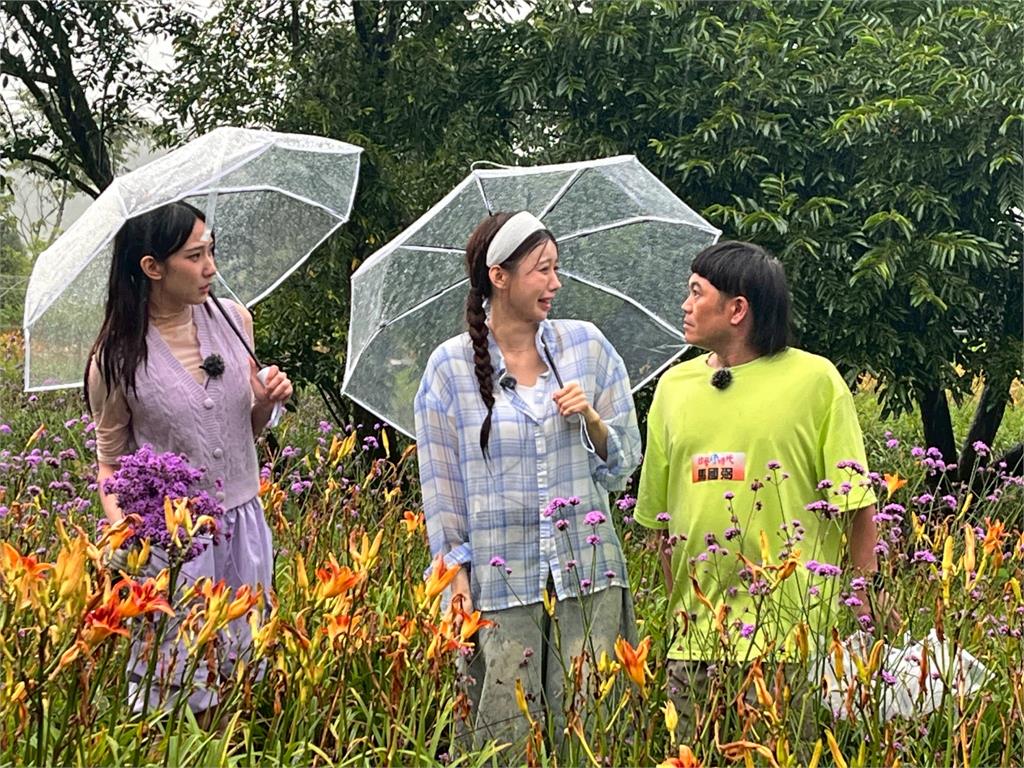 李雅英體驗火舞！看到火焰逼近失控喊「我是第一次」讓眾人笑翻