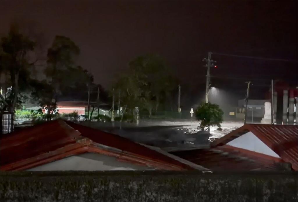 馬太鞍溪堰塞湖"紅色警戒" 灰色溪水漫上過台9線