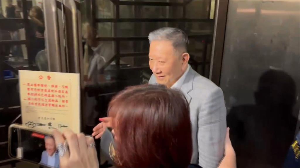 應曉薇等6名被告.12名證人 陸續抵北檢 沈慶京:曾拒絕柯市府官員索賄