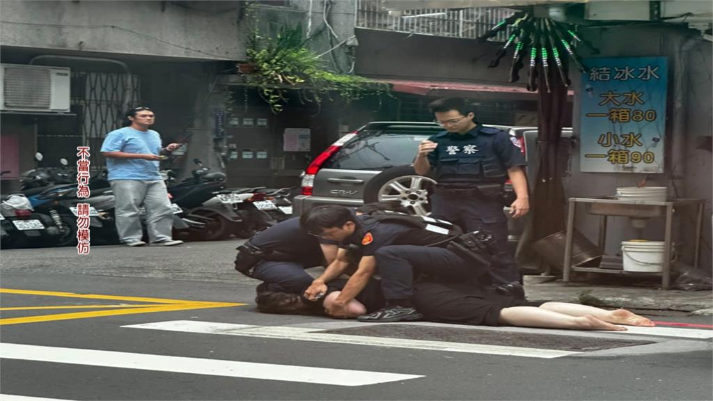 悚！買午餐臨停路邊　陌生女竟闖後座不肯下車