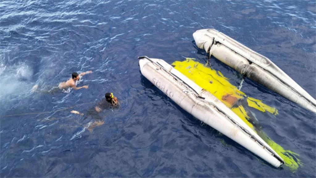 搜魚直升機疑GPS故障上錯船　撞上支架翻落海