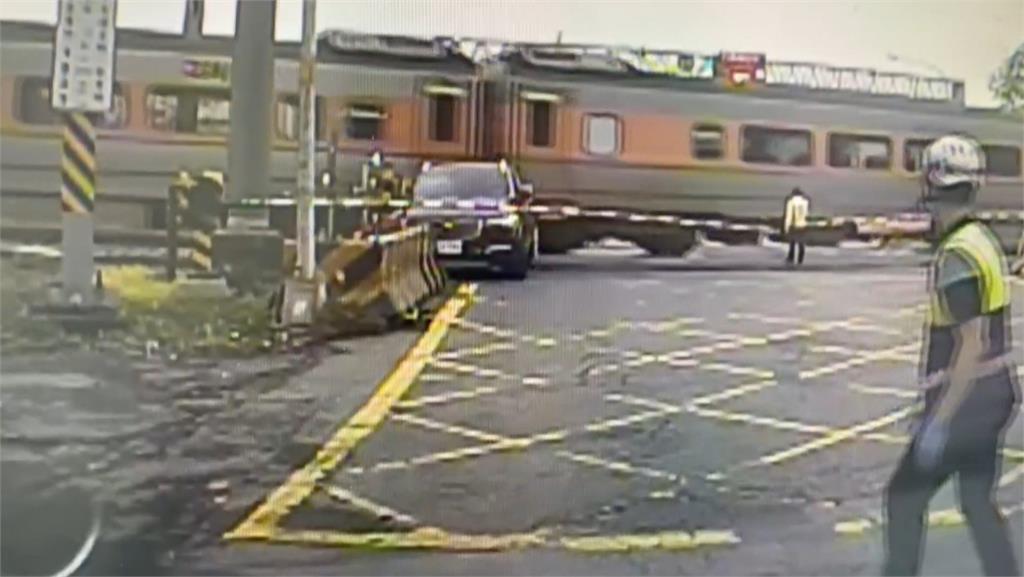 彰化8旬駕駛疑低血糖卡平交道　8列車延誤126分鐘