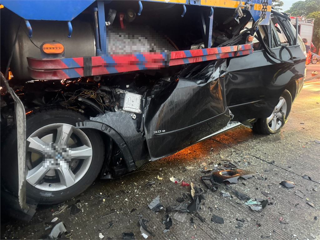 快新聞／國3新化休息站清晨重大車禍！自小客車撞大貨車釀2死