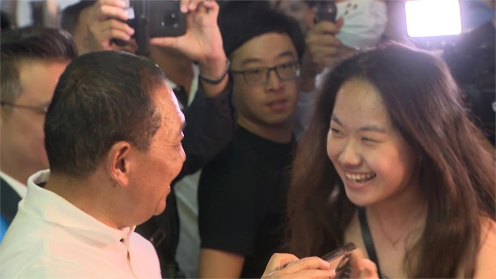 侯友宜一中街商圈搶攻年輕選票 藍白難合?蔡正元批柯侯:兩人都在算計