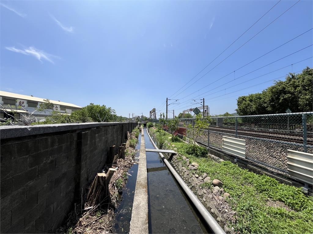 快新聞／下雨就淹！會勘台6線陸橋下機車專用道　沈發惠要求限期改善