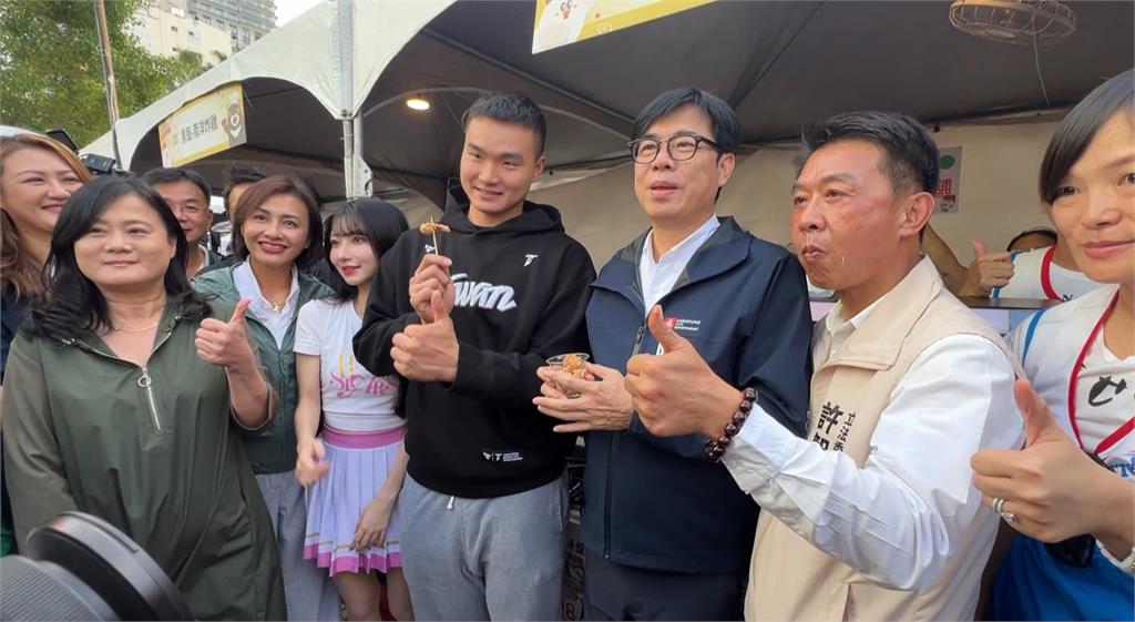 黑白大廚來了! 學餐名家李美英現場料理辣炒豬肉 排隊1、2小時只為嘗一口