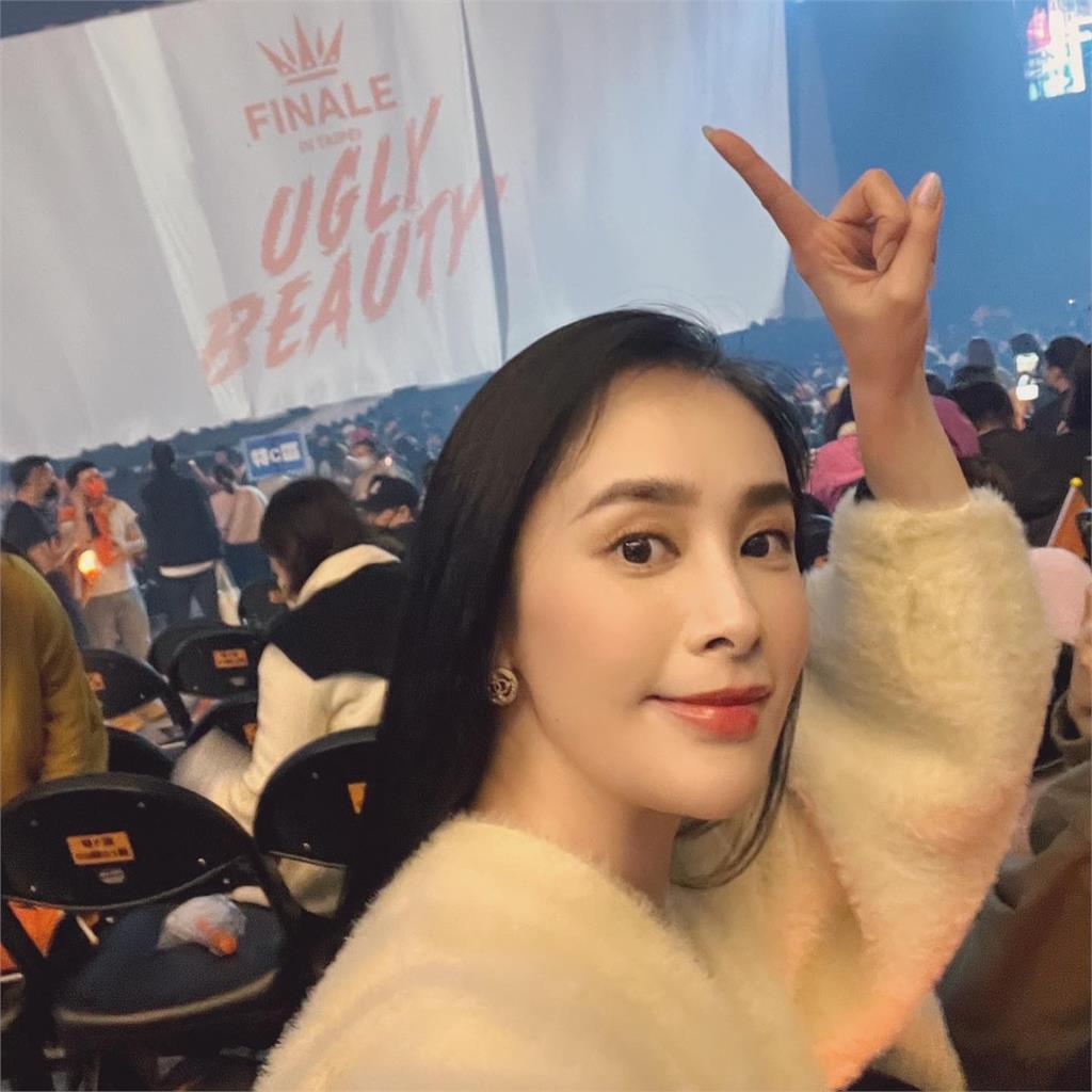 前FHM百大美女臉書消失1年多「突然更新」了!36歲這年成2寶媽