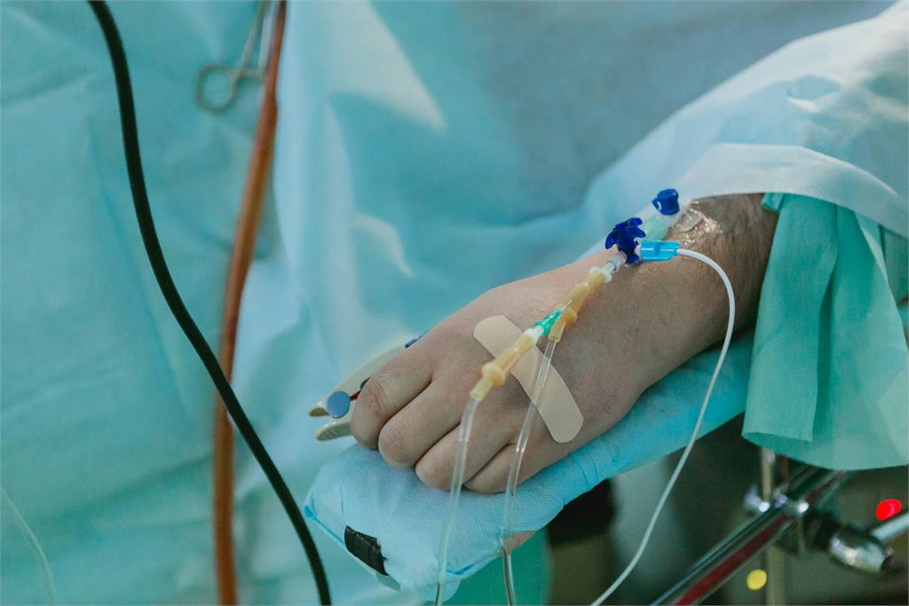 男子爆汗也不開冷氣「極高壓省錢」苦存1334萬！退休見1事反悔：沒意義了