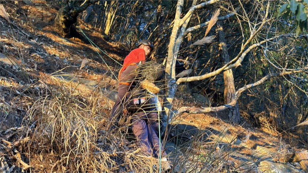 登谷關七雄東卯山迷路 1人滑邊坡2人困峭壁獲救
