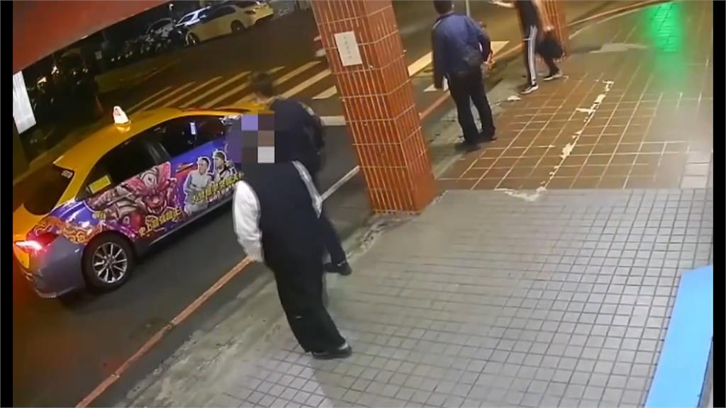 轟隆隆巨響引警注意! 醉男開錯車猛踩油門引擎空轉